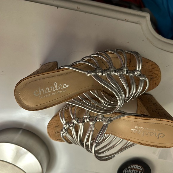 Charles by Charles Davis never worn size 6 heeled sandal - Picture 2 of 4